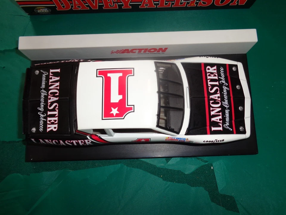 Coche Action Davey Allison #1 Lancaster Chewing Tobacco 1985 Monte Carlo 1:24 nuevo en caja Foto 3 de 4