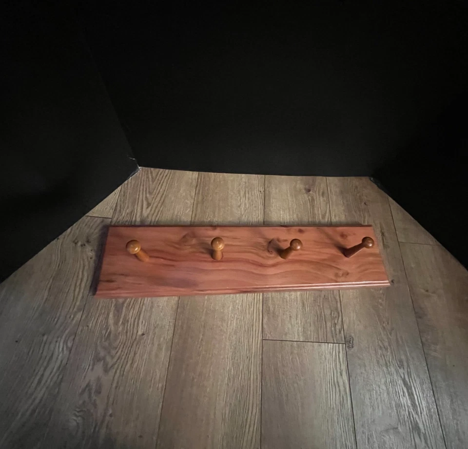 Perchero de pared de madera maciza de manzana hecho a mano - 4 clavijas/acabado de laca transparente 22x14x3 Foto 3 de 4