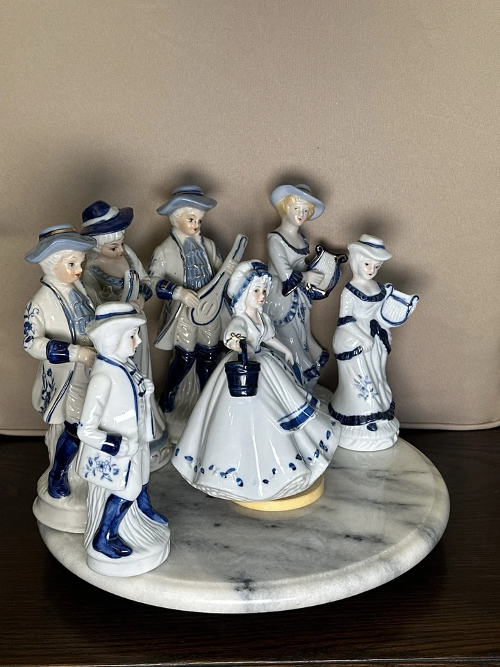 Juego de estatuillas vintage de porcelana azul y blanco con centro de mesa musical para niña Foto 2 de 4