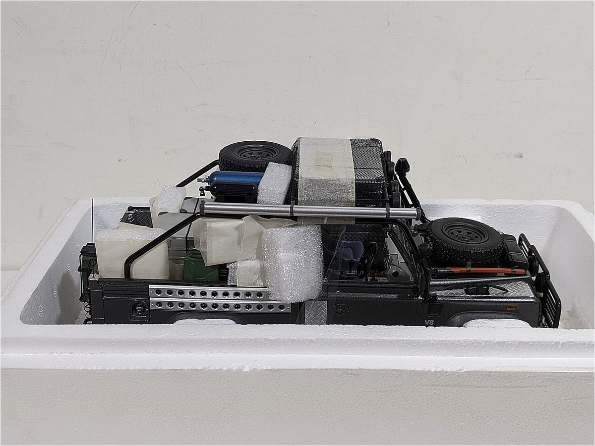 KYOSHO 1/18 Land Rover Tomb Raider Defender Movie Edition
