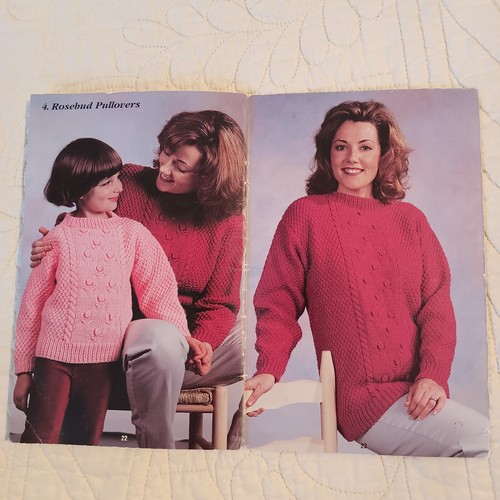 1998 Vtg Red Heart Family Fashions Pattern Book 1426 Knitting & Crochet - Picture 17 of 24