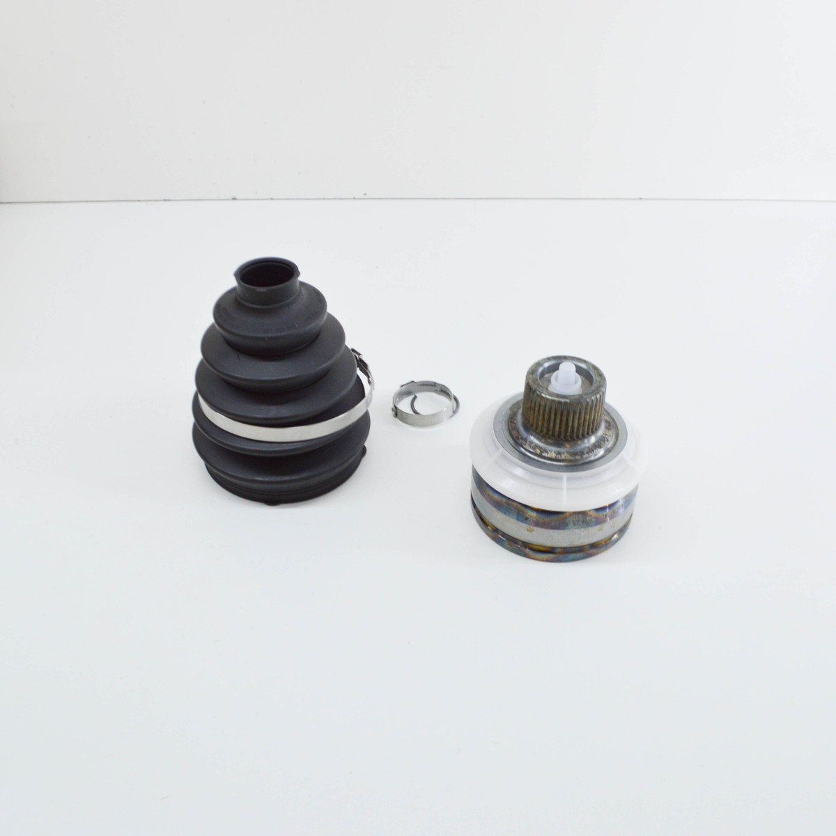 AUDI A4 B9 Drive Shaft Outer Joint With Rotor Assy 8W0498099C NEW