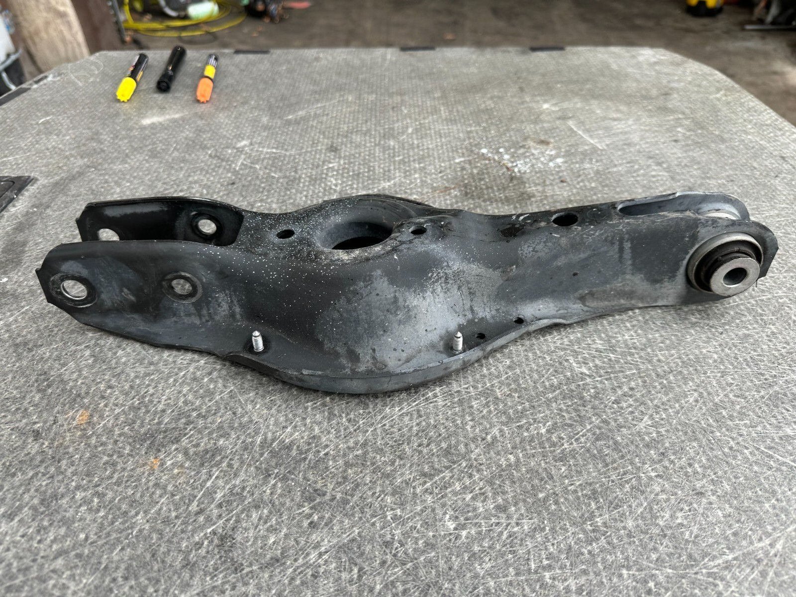 12-20 BMW F30 F32 REAR LOWER CONTROL ARM SPRING PERCH OEM 6867540 