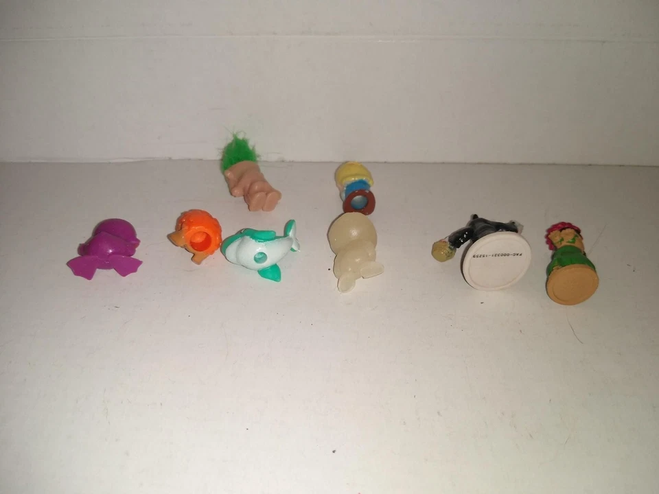Lote de varias mini figuras de aproximadamente 1" Disney, Troll, Alien, etc. Juguetes Foto 3 de 4