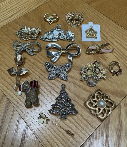 Lot of 16 Vintage Brooches Pins Noah's Ark, heart, bow, flowers, Jewelry Costume