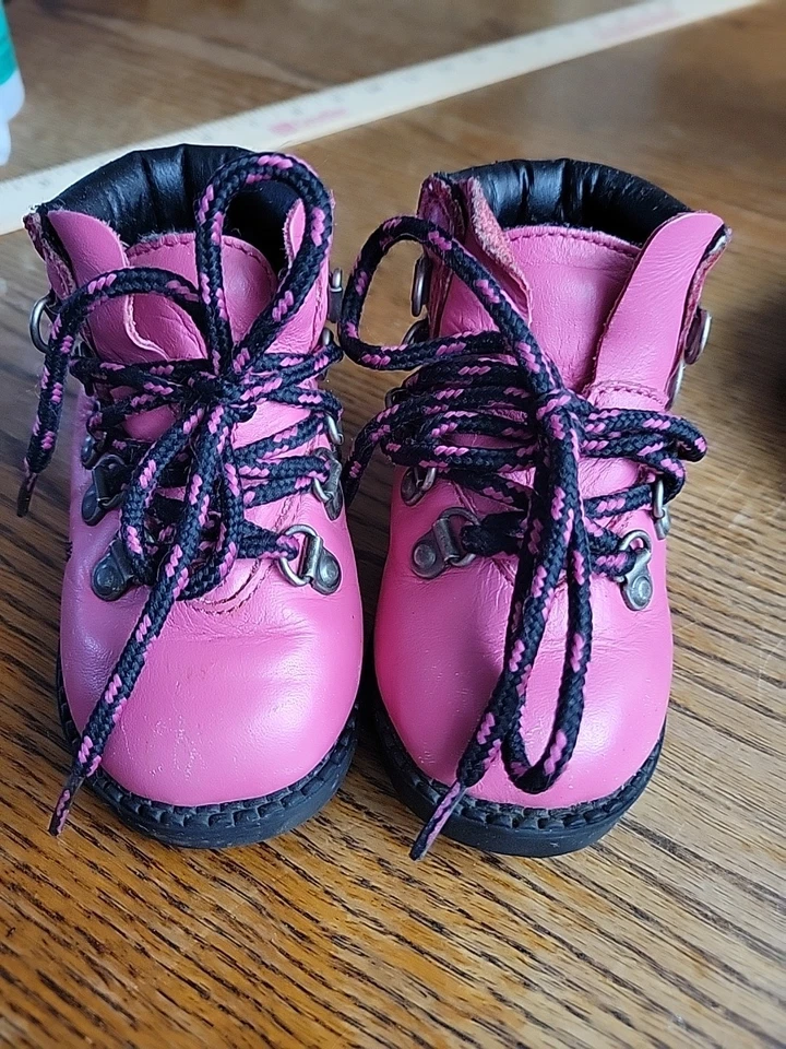 Botas Weebok vintage rosa y negro zapatos niño 4 buen estado Foto 3 de 4