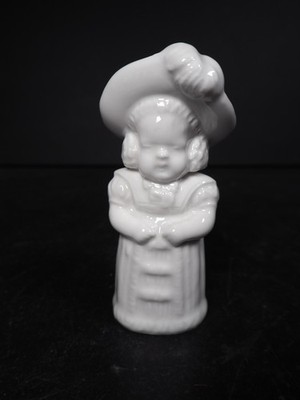 Royal Worcester Bone China ''Feathered Hat'' Kerzenschnupfer weiß