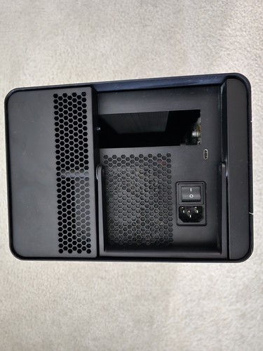 Boîtier eGPU Razer Core x - Photo 5/6