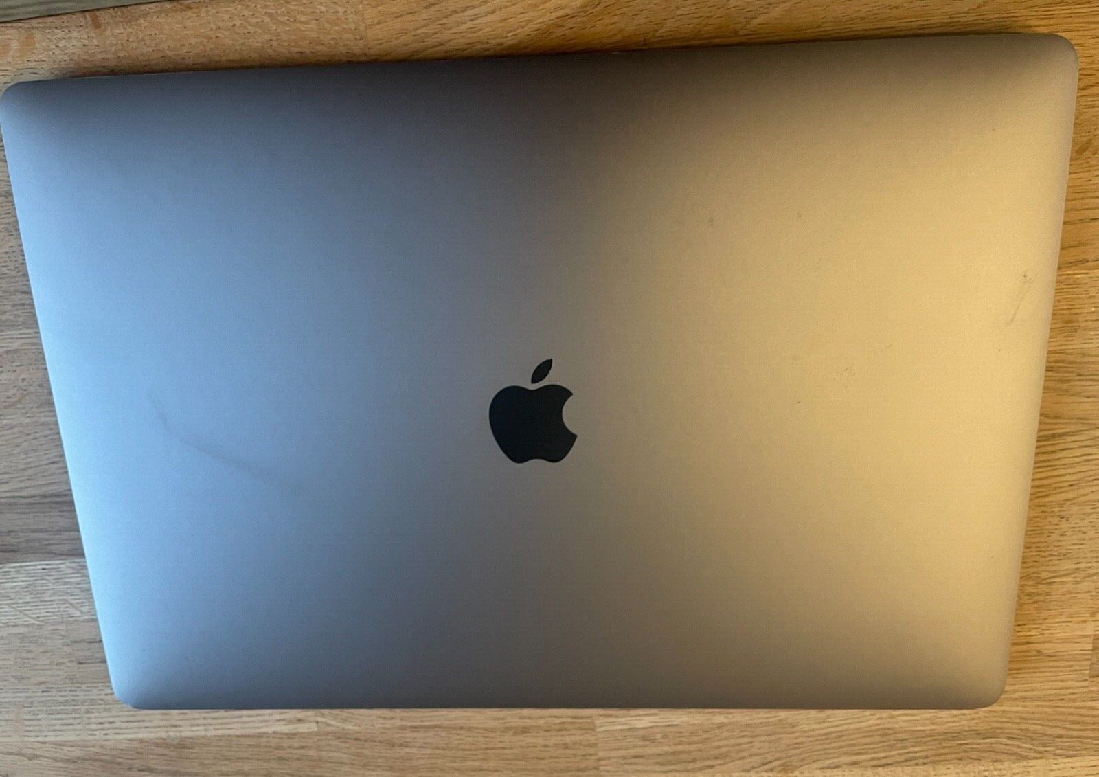 MacBook Pro 2017 Touch Bar 15" i7 3.1Ghz 1TB SSD 16Gb Memory