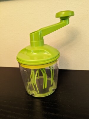 Tupperware Time Savers Whip  N Prep Chef Green 1.35L Mold # 6192D-1