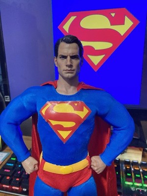 Hot Toys Superman Justice League with Classic suit 1978 (READ Description)