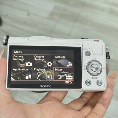 Sony Alpha a5000 Mirrorless Digital Camera w/16-50mm Lens White