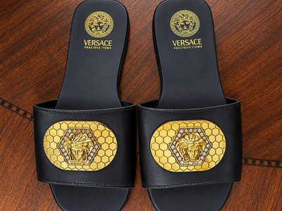 Versace Men's Slip-On Slide Sandals Black Gold Medusa Logo US 9 NWOB