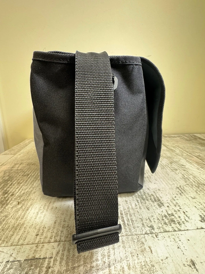 Bolsa de mensajero de almacenamiento lateral Thule Sweden Nomad 16” x 7” x 11” bicicleta de ciclismo Foto 3 de 4