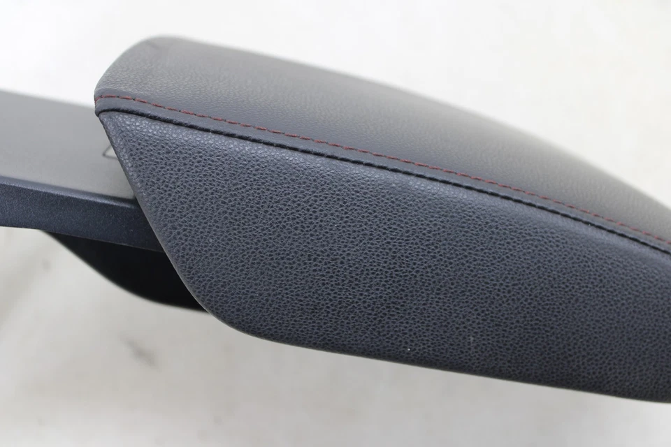 Оригинальный подлокотник центральной консоли 2015 Volkswagen GTI MH86 - Изображение 2 из 4