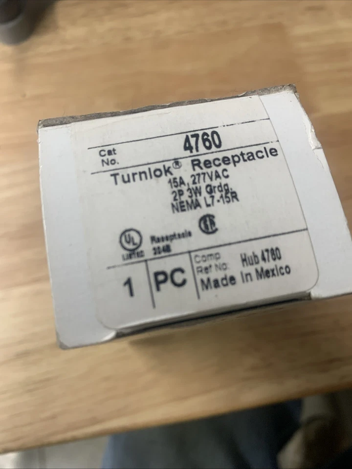 Legrand Pass & Seymour 4760 Turnlok Receptacle 15A 277VAC 2P 3W Grdg NEMA L7-15R - Image 2 of 4