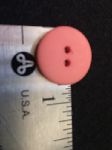 25 NUOVI BOTTONI 3/4 POLLICI ROTONDI ROSA FINITURA OPACA 2 FORI DA CUCIRE ATTRAVERSO. - Foto 5 di 5