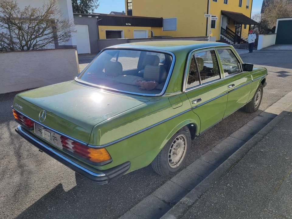 TOP: Mercedes Benz 200 D Diesel orig. 112.000 km W123 Agavengrün - Bild 4 von 4