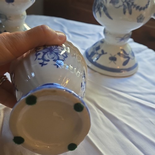 4 piece Collection of Vintage Blue and White Ceramic Decor Pieces - Picture 4 of 18