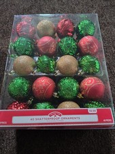 HOLIDAY TIME 40 SHATTERPROOF HANGING ORNAMENTS RED GREEN GOLD BRAND NEW