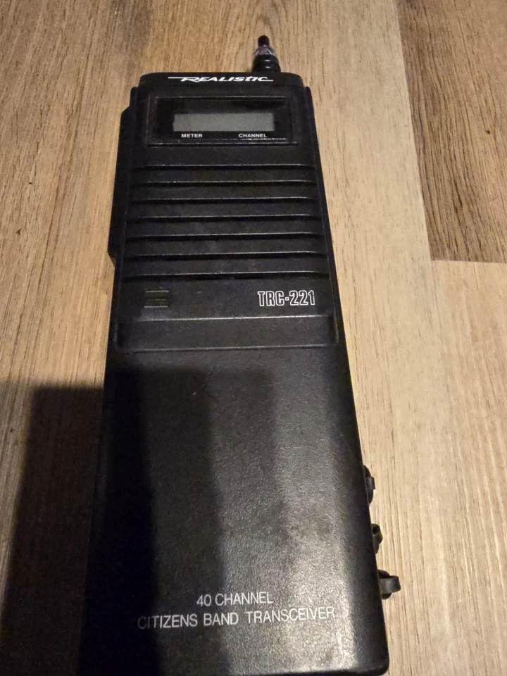 Realistic TRC-221 40-Channel Citizens Band Transceiver Walkie Talkie Black Vinta - Image 4 of 4