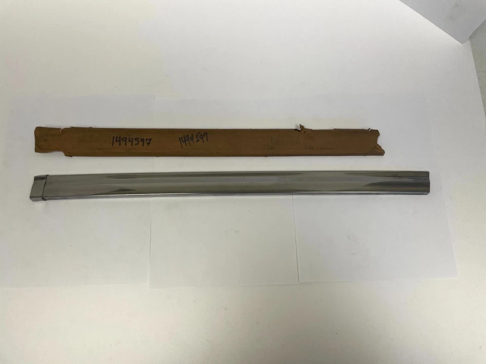 Parrilla inferior derecha Plymouth Suburban Belvedere 1953 barra cromada 1494597 nuevo de stock Foto 3 de 4