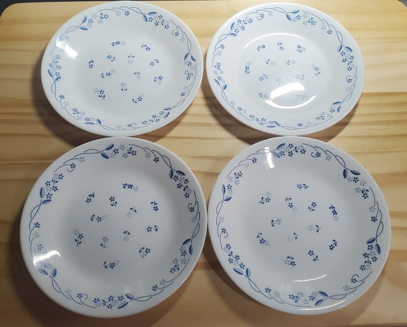 Set Of 4 Vintage Corelle By Corning White With Blue Flowers 7" Plates
