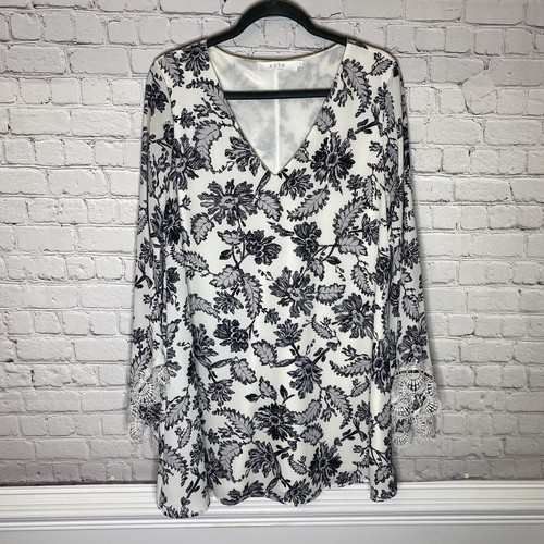 ASTR Bell sleeve Gem