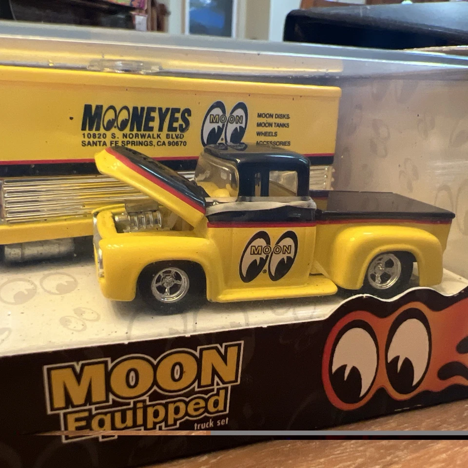 2000 Hot Wheels Moon Equipped Box Set Mooneyes - Image 4 of 4