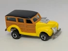 Vintage Hot Wheels 1988 40s Woodie Yellow #2530 Hi Rakers 1:64 Diecast Car