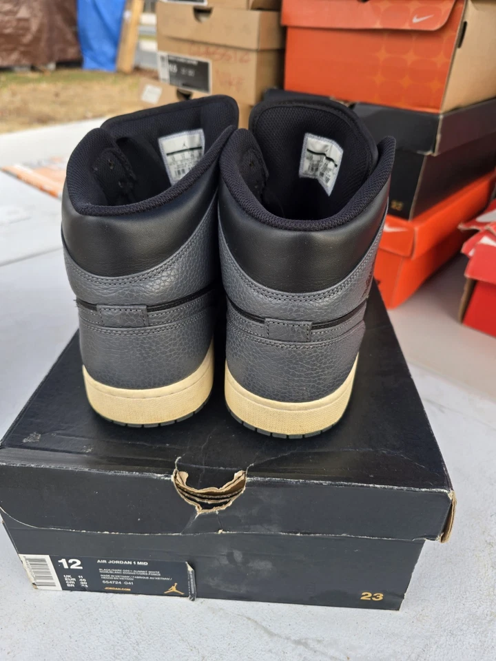 Jordan 1 Mid Negro Gris Oscuro 554724-041 Talla 12. Foto 4 de 4