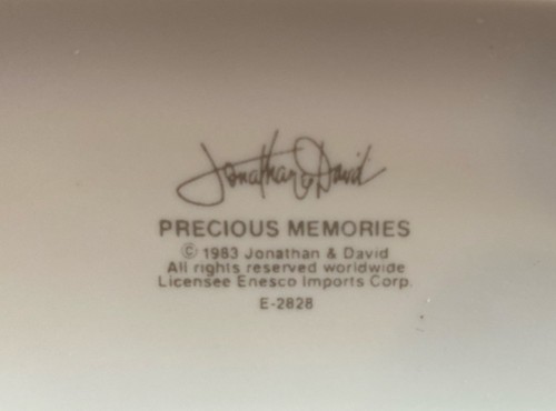 Precious Moments “Precious Memories” Enesco 1983 Porcelain Figurine #E-2828 - Picture 10 of 12