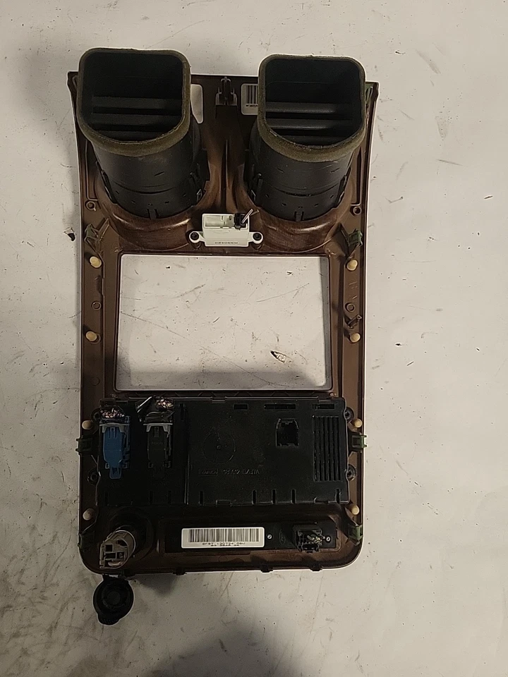 2005 - 2008 Ford Taurus X Radio Stereo Climate Control Dash Trim Bezel. R4 - Image 3 of 4