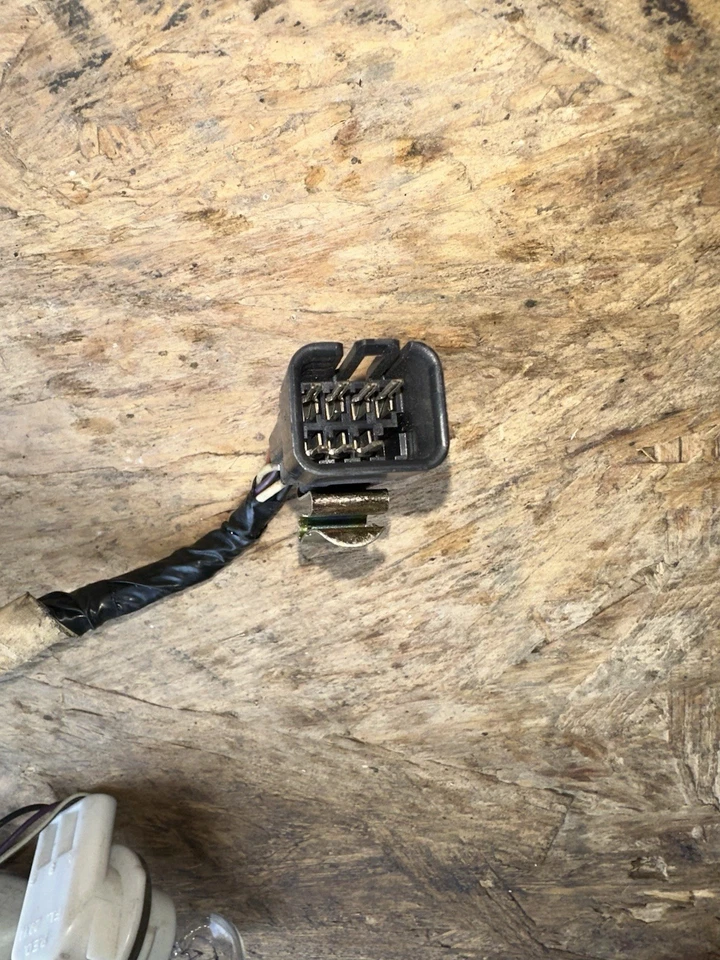 Tail Light Lamp Wire Harness LH/RH 15930597 03-07 Cadillac CTS  - Image 4 of 4