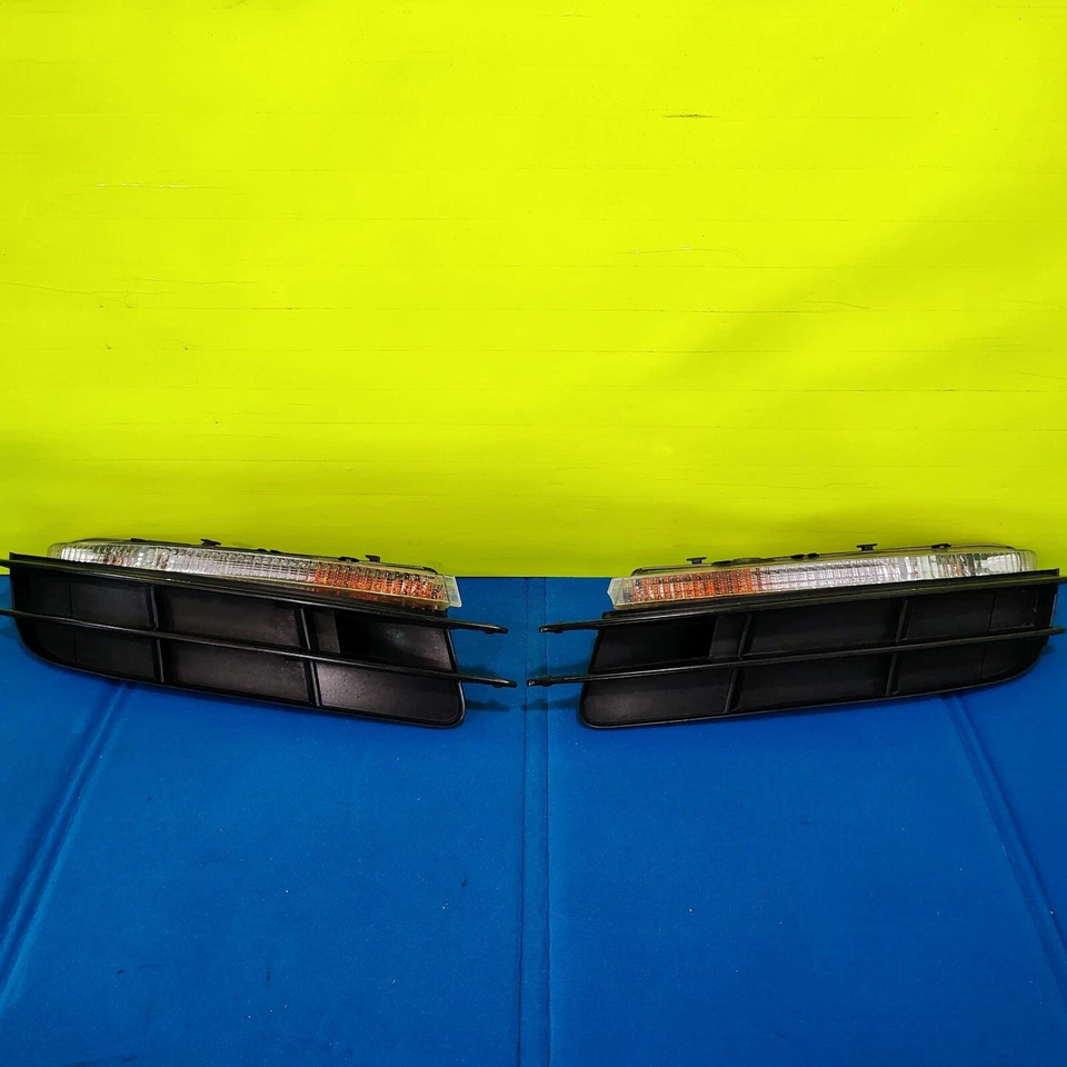 AUDI Q7 2007-2009 - Luz de giro del parachoques delantero derecho izquierdo con moldura/moldura OEM Foto 4 de 4