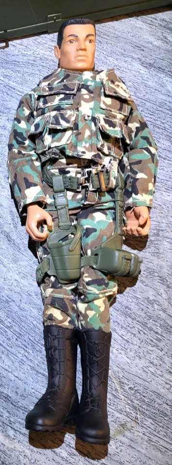 Vintage GI Joe 12" 3 Figures 2 Footlockers Clothes Weapons Huge Lot 1964 & 1996 - Image 3 of 4