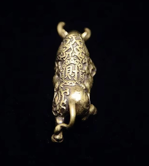 Brass Bull Ox Cow Key Pendant Figurine Small Animal Statue Office Decoration Toy
