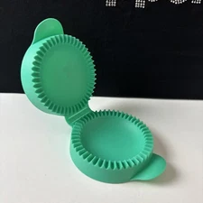 Tupperware Mini Pie Maker Dumplings Crustless Sandwiches Empanada Mold Green ..
