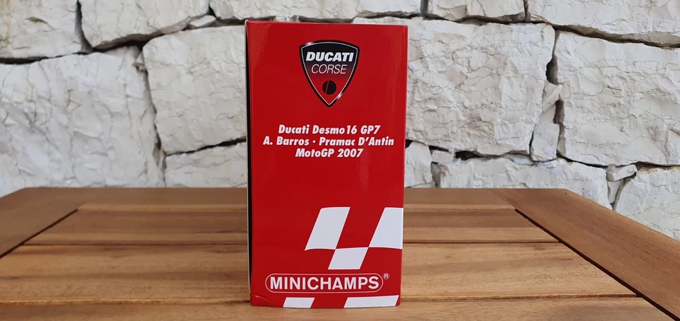 Minichamps  1:12 Ducati Desmo 16 GP7 Alex Barros Moto GP2007-122070004 - Immagine 2 di 4