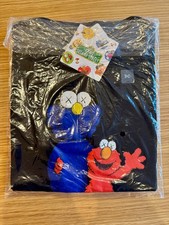 Uniqlo x KAWS Sesame Street T-Shirt Black Elmo Cookie Monster Kids 7-8 New w/Tag