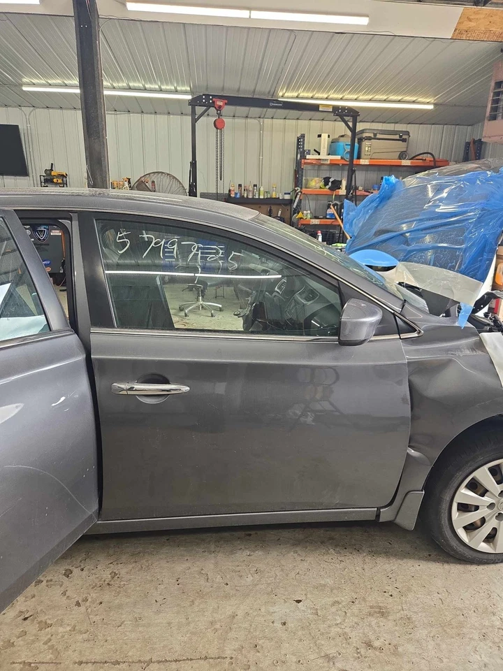 Used Front Right Door Assembly Front fits: 2018 Nissan Sentra electric Front Rig Foto 3 de 4