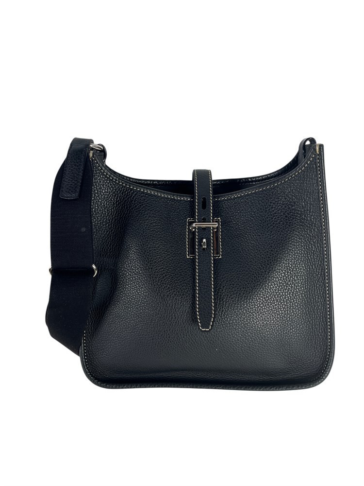 Henrys Large Crossbody from the premium, small-batch Henry by Dooney & Bourke.