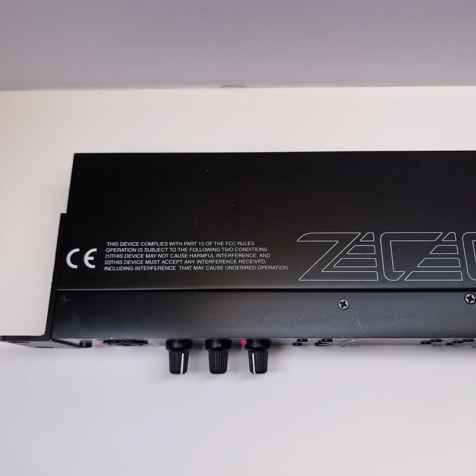 Zoom RFX 2200 Digital Reverb & Multi-effects unit (rack mountable) - Image 3 of 4