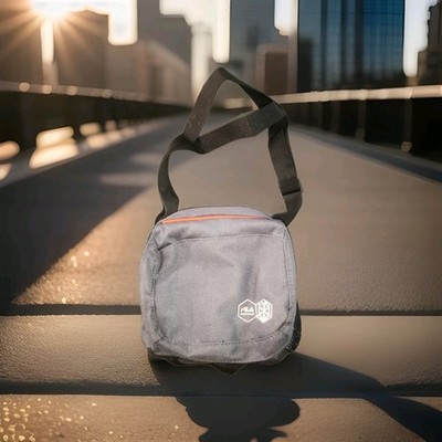 FLIA Graue Umhängetasche mit Logo - kleine Crossbody Bag