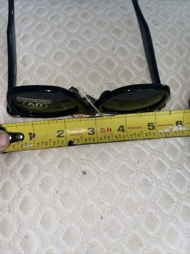 Black Sunglasses w Tinted Lenses - Picture 4 of 4