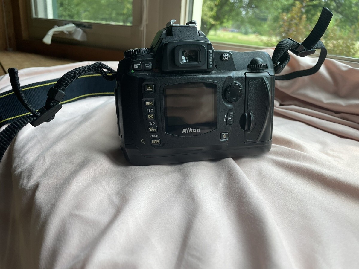 Nikon D D70 Digital Camera Kit AF-S 18-70 DX & AF70-300 ED