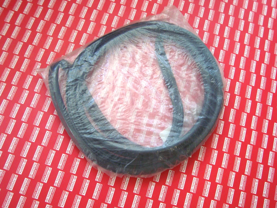 1970 1971 1972 1973 1974 1975 1976 Toyota Carina TA10 TA12  Trunk Rubber Seal - Image 4 of 4