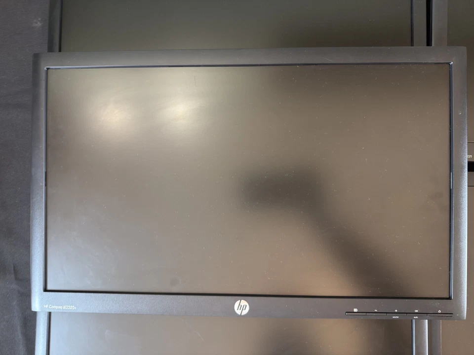 5x HP 22" Monitors – LE2202x & ProDisplay P221 – No Stands - Image 2 of 4