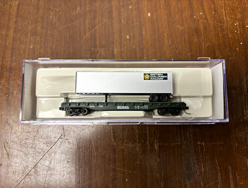 Atlas N Trainman 37823 BC Rail #7050 vagón plano a cuestas con remolque de 40' | Condition: New