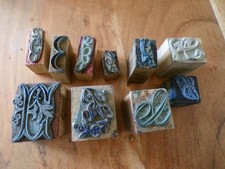 Ancien lot 10 tampons lettres  et frises pour broderies